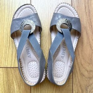 Comfortable gray sandals